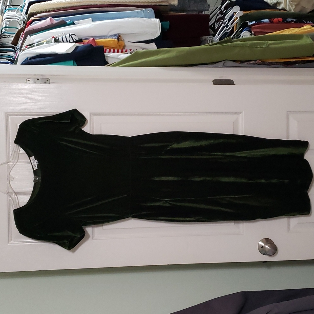 Dark green vintage style velvet pencil dress